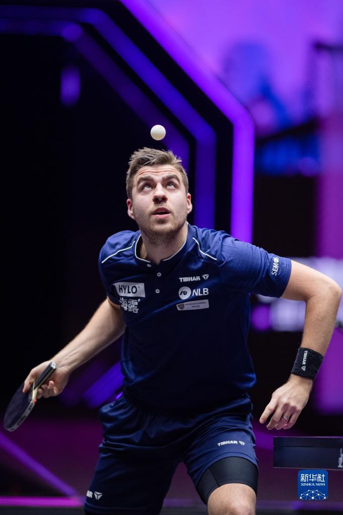 雨让草坪留 雨让草坪留